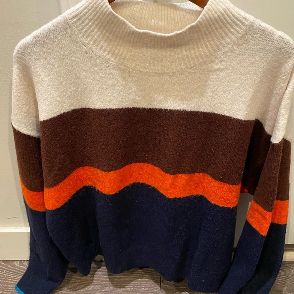 H&M sweater. Condition: great - Picture 1 of 2